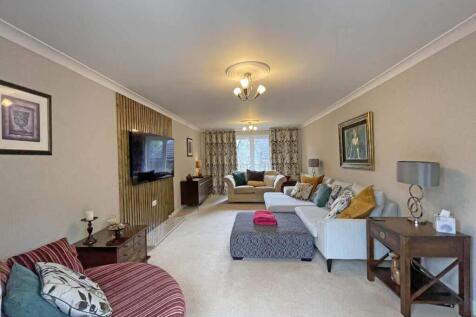 Temeraire Road 2 - Lounge Front 2.jpg