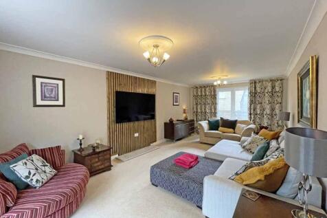 Temeraire Road 2 - Lounge 1.jpg