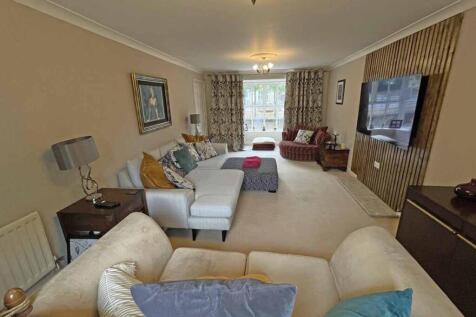 Temeraire Road 2 - Lounge 2.jpg