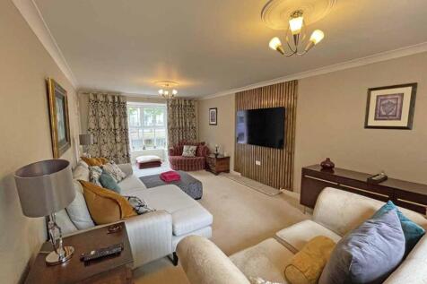 Temeraire Road 2 - Lounge 3.jpg
