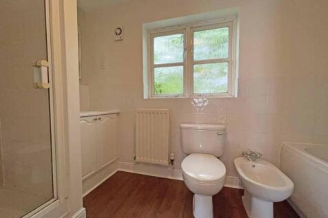 Temeraire Road 2 - Bed 1 En-Suite.jpg