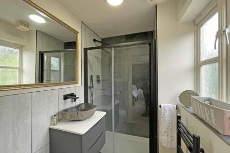 Temeraire Road 2 - Bed 2 En-Suite.jpg