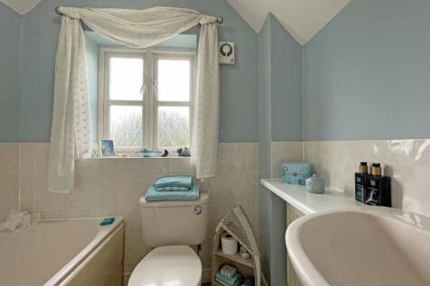 Temeraire Road 2 - Bathroom 2.jpg