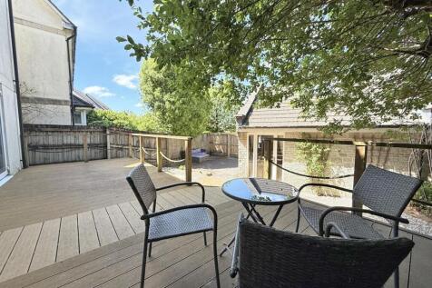 Temeraire Road 2 - Garden 1.jpg