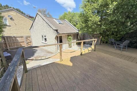 Temeraire Road 2 - Garden 2.jpg