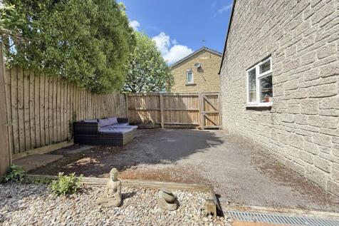 Temeraire Road 2 - Garden 3.jpg