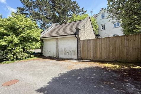Temeraire Road 2 - Garage.jpg