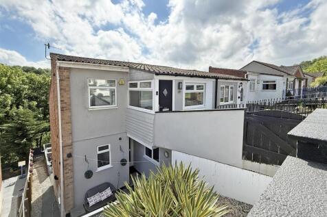Erlstoke Close 81 - Front.jpg