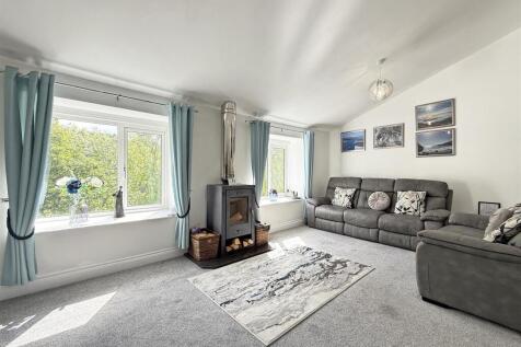 Erlstoke Close 81 - Lounge FP.jpg