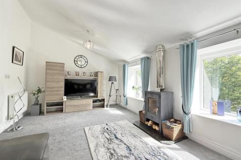 Erlstoke Close 81 - Lounge.jpg