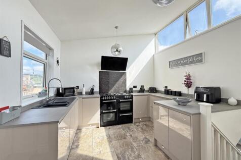 Erlstoke Close 81 - Kitchen FP.jpg