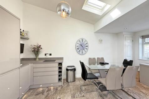 Erlstoke Close 81 - Dining.jpg