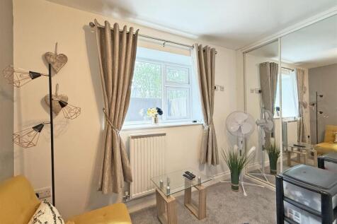 Erlstoke Close 81 - Bed 4.jpg