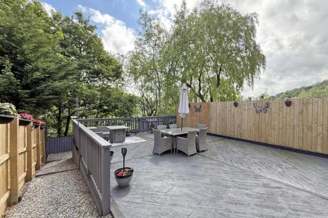 Erlstoke Close 81 - Garden 2.jpg