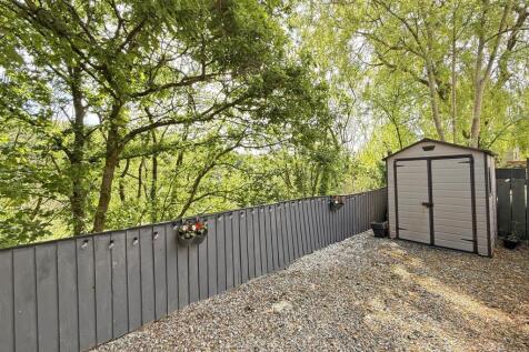 Erlstoke Close 81 - Garden 3.jpg