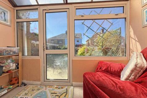 Lester Close 10 Sun Room.jpg