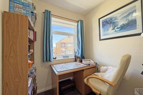 Lester Close 10 Bed 3.jpg