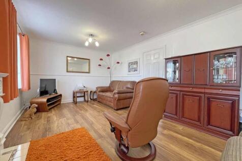 Eastcote Close 4 Lounge 2.jpg