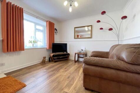 Eastcote Close 4 Lounge 3.jpg