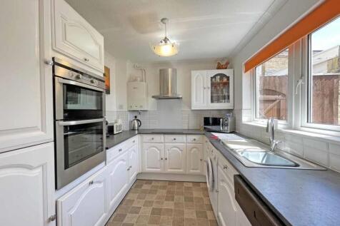 Eastcote Close 4 Kitchen...jpg