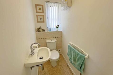 Eastcote Close 4 WC.jpg