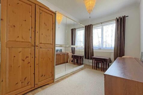 Eastcote Close 4 Bed 2...jpg