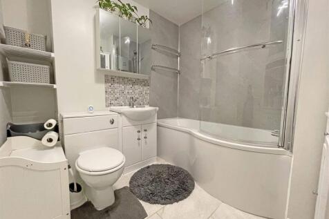 Vaasgo Close 8 - Bathroom.jpg