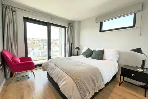 Peirson House 63 - Bed 1.jpg