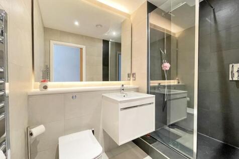 Peirson House 63 - En Suite.jpg