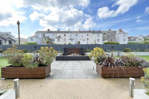 Peirson House 63 - Communal Garden.jpg