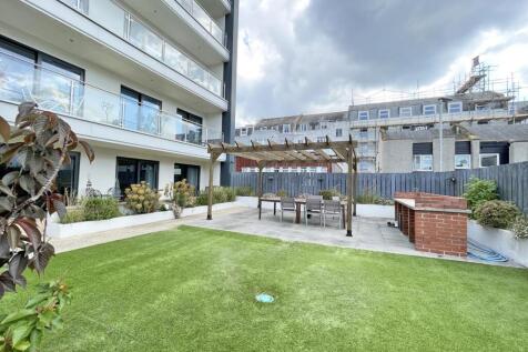 Peirson House 63 - Communal Garden 2.jpg