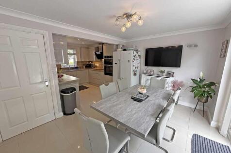 Captains Gardens 7 - Kitchen Dining Room Front...j