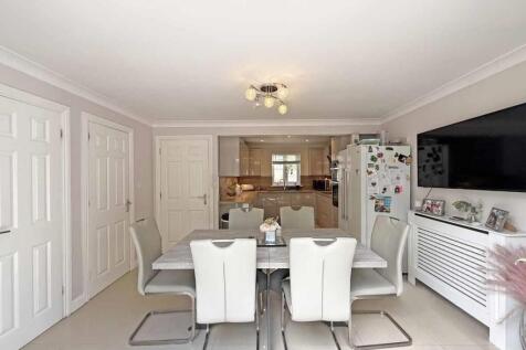 Captains Gardens 7 - Kitchen Dining Room 2.jpg