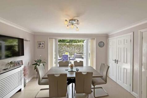 Captains Gardens 7 - Dining Area.jpg