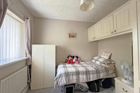 Captains Gardens 7 Bed 3.jpg