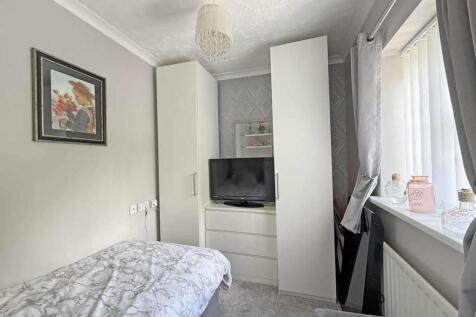 Captains Gardens 7 Bed 4.jpg