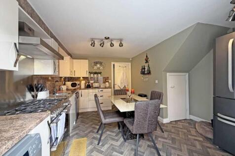 Frobisher Approach 75 - Kitchen Dining Room Front.
