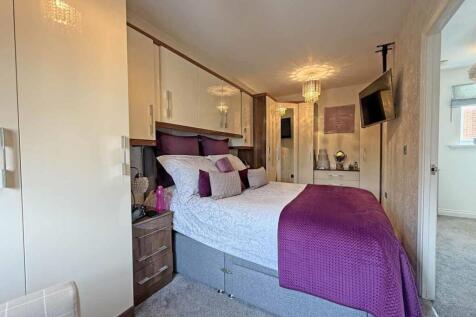 Frobisher Approach 75 - Bed 1.jpg