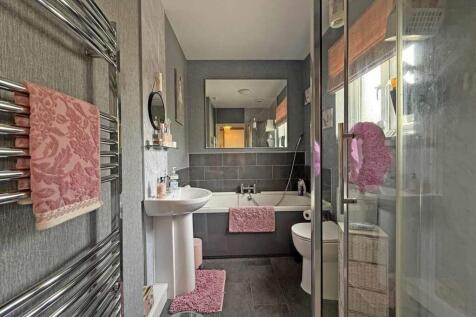 Frobisher Approach 75 - En Suite 1.jpg