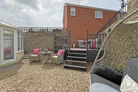 Frobisher Approach 75 - Garden 1.jpg
