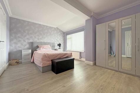 South View Park 6 Bed 1 Shot 2...jpg