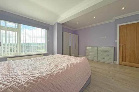 South View Park 6 Bed 1.jpg