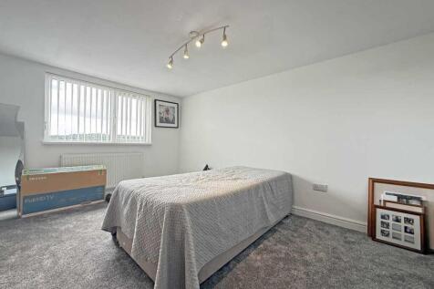 South View Park 6 Bed 3.jpg