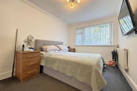 South View Park 6 Bed 2.jpg