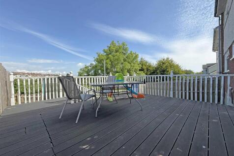 Grantley Gardens 93 - Decking.jpg