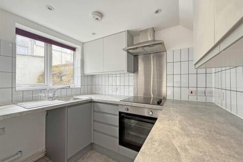 Craven Avenue 24 - Kitchen.jpg