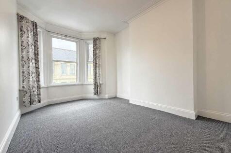 Craven Avenue 24 - Bedroom One.jpg