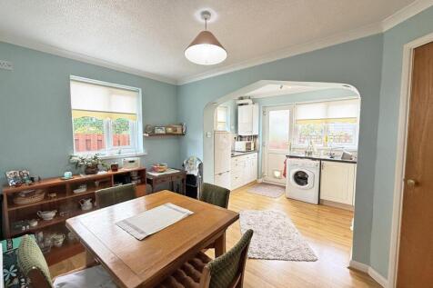 Beaumaris Close 1 - Kitchen Diner FP.jpg