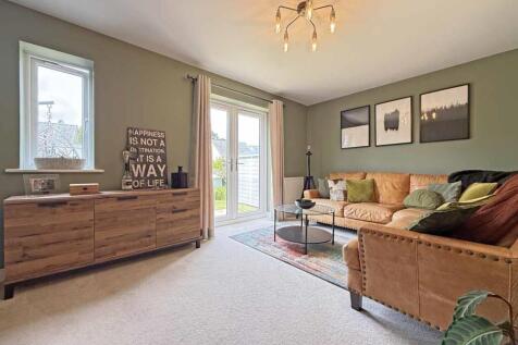 Ivy Drive 27 - Lounge Front.jpg