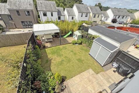 Ivy Drive 27 - Garden Front.jpg